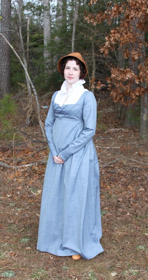 Though I am not typically very fond of some of the Regency fashions, this dress I really do like. Regency Dress Historical, Regency Woman, 1810s Fashion, Regency Gown, Regency Era Fashion, 1800s Fashion, Regency Dress, Regency Fashion, Period Outfit