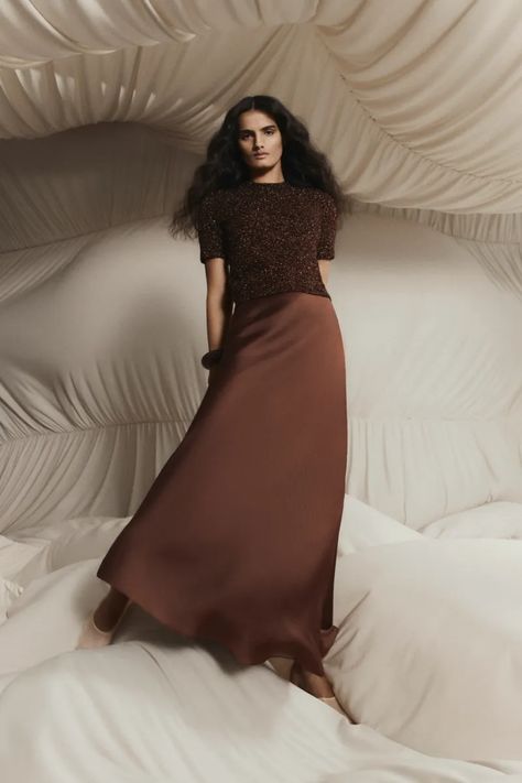 Lela Rose Fall 2024 Ready-to-Wear Runway, Fashion Show & Collection Review [PHOTOS] Bias Cut Skirt, Skirt Trends, Bubble Skirt, Lela Rose, Long Sleeve Sweater Dress, Dressing Up, Trends 2024, Knitted Tshirt, Fall 2024