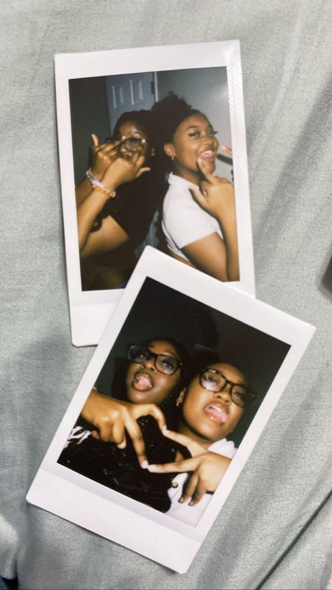 Polaroid Pictures Best Friends, Polaroid Pictures With Friends, Best Friend Polaroid Pictures, Polaroid Pictures Friends, Polaroid Pictures Ideas With Friends, Picture Polaroid, Polaroid Ideas, Polaroid Pics, 15th Birthday Party Ideas