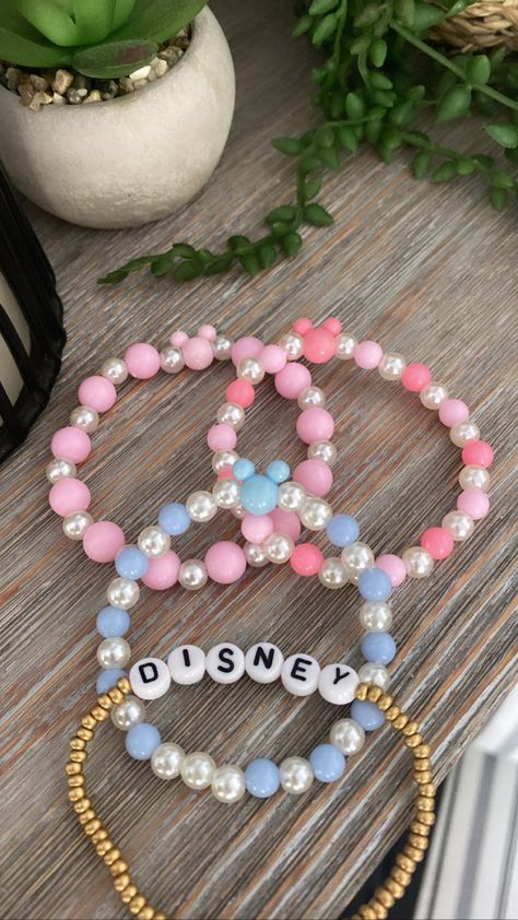 Disney Bracelets, Disney Charm Bracelet, Friends Bracelet, Stacked Beaded Bracelets, Pony Bead Bracelets, Tema Disney, Preppy Bracelets, Disney Bracelet, Disney Charms