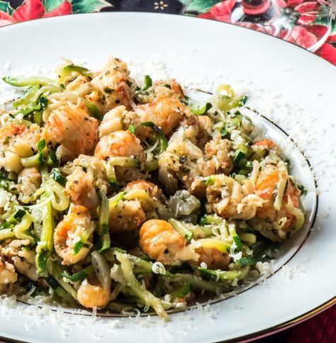 Zucchini Linguine with Langostinos - Tasty Low Carb Keto Lobster, Langostino Recipes, Linguine Recipes, Caramelized Bacon, Green Eating, Lean And Green Meals, Low Carb Zucchini, Lobster Recipes, Fish Food