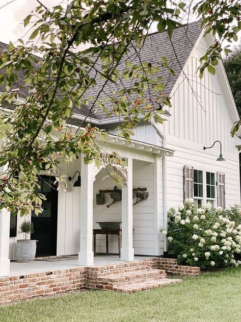 Cottage Farmhouse Exterior, Farmhouse Porch Swings, Farmhouse Exterior Ideas, Farmhouse Simple, White Farmhouse Exterior, Black Window Trims, Farmhouse Exteriors, Front Porch Lighting, White Siding