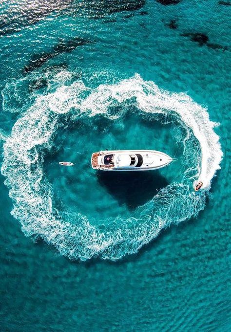 yacht from above, floating in shallow crystal clear blue water. Circled by a jet ski and a paddle board afloat from the stern. Yachtie Aesthetic, Boat Photoshoot, Yacht Aesthetic, Tourism Design, Aesthetic Dinner, Best Yachts, Power Catamaran, Boat Wallpaper, Kayak Boats