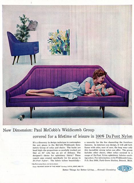 An incredible mid century designed sofa in purple DuPont fabric... Retro Couch, 60s Interior, Midcentury Interior, Sofa Vintage, Purple Sofa, Purple Retro, Sony Vaio, Mcm Furniture, Furniture Ads