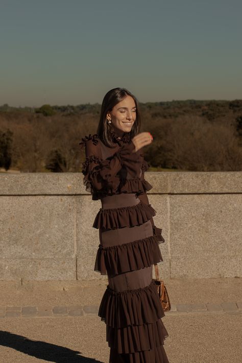 Brown Ruffle Dress, Hijab Summer Outfits, Sister Bride, Hailey Baldwin Style, Cute Modest Outfits, Elegant Dresses Classy, Dress With Ruffles, Ruffled Dress, Hijabi Fashion