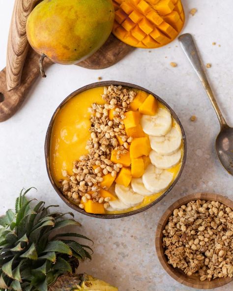 Bake With Shivesh, Mango Smoothie Bowl, Fresh Fruit Smoothies, Vegan Smoothie Bowl, Acai Bowls Recipe, Creamy Smoothies, Healthy Bowls, Mango Recipes, Smoothie Bowl Recipe