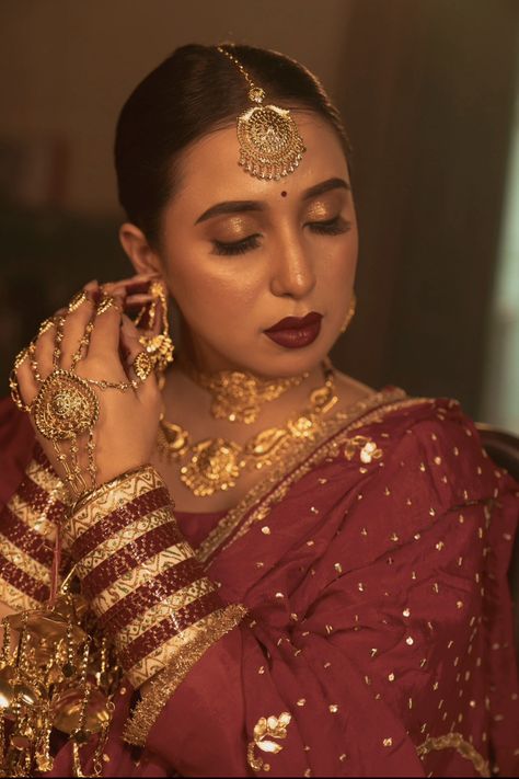 Old Traditional Punjabi Bride, Punjabi Culture Jewellery, Maroon Bridal Saree, Goan Jewellery, Traditional Punjabi Bride, Suit Bride, Bridal Makeup Videos, Punjabi Traditional Jewellery, Layer Dresses