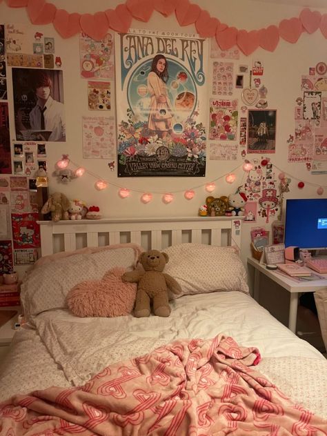 pink bedroom inspo  aesthetic pink bedroom inspo  teen pink bedroom inspo  adult pink bedroom inspo  aesthetic cozy pink bedroom inspo  bloxburg pink bedroom inspo  aesthetic dark pink bedroom inspo  cozy Cute Bedroom Inspo Pink, Small Bedroom Ideas No Windows, Strawberry Bathroom Aesthetic, Room Inspo Sanrio, Sanrio Themed Bedroom, Pink Apartment Aesthetic Bedroom, Cute Pink Bedroom Aesthetic, Paper Room Decor Diy, Kawaii Aesthetic Bedroom