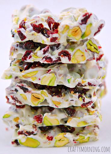 Christmas Bark Recipe (Pistachios and Cranberries) - Crafty Morning Christmas Bark Recipes, Canadian Recipes, Bark Recipes, Cranberry Christmas, Christmas Cranberry, Christmas Bark, Holidays Recipes, White Chocolate Bark, Kek Lapis