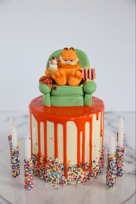 #dripcake #garfieldcake #cakeart #fondant #garfieldbirthdayparty Garfield Birthday Party Ideas, Garfield Cake Ideas, Garfield Birthday Cake, Garfield Birthday Party, Garfield Show, Garfield Cake, Garfield Birthday, Garfield Movie, Popcorn Cake