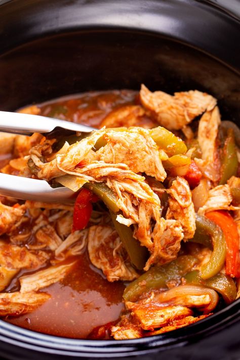 Crockpot Chicken Fajitas Easy, Crock Pot Fajitas Chicken, Chicken Thigh Fajitas Crockpot, Crockpot Chicken Fajitas Easy Crock Pot, Slow Cooker Chicken Fajita Recipes, Crock Pot Fajita Chicken, Crockpot Chicken Fajita Recipes, Fajitas Crockpot, Crock Pot Chicken Fajitas