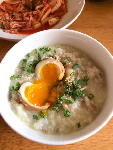 Korean Chicken Porridge, Dakjuk Recipe, Juk Recipe, Korean Rice Porridge, Soupy Rice, Korean Porridge, Chicken Rice Porridge, Chinese Congee, Korean Chicken Soup