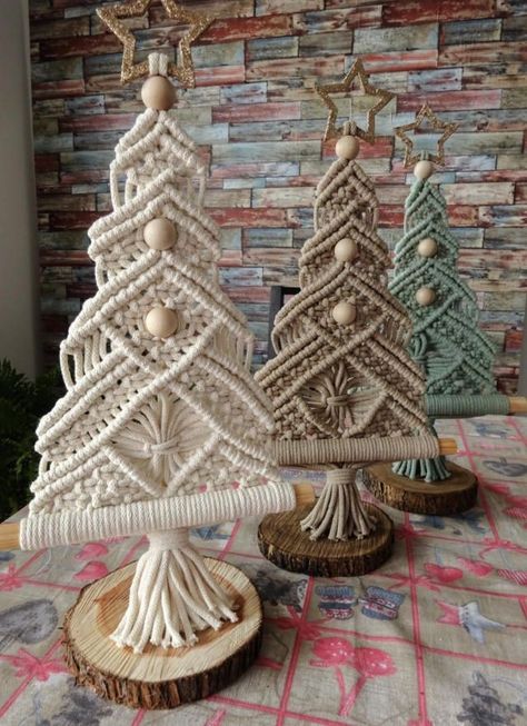 Macrame Patterns Free, Crochet Christmas Candy, Macrame Holiday, Candy Cane Ornaments, Art Weaving, Macrame Yarn, Free Macrame Patterns, Macrame Knots Pattern, Candy Cane Ornament