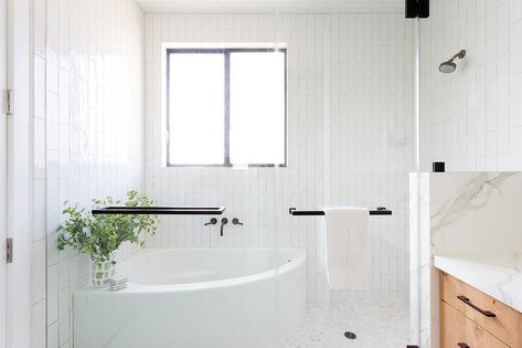 Shower with Corner Bathtub - Transitional - Bathroom Corner Bathtub Shower, Corner Tub Shower, Master Bathtub, Corner Bath Shower, Moderne Pools, Small Bathtub, Bathroom Tub Shower, Corner Bath, Corner Tub