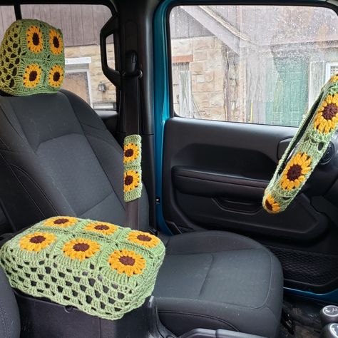 Crochet Car Accessories, Sunflower Crochet, Hippie Car, Crochet Car, Girly Car, Crochet Sunflower, Cute Car Accessories, Valentine Photography, Car Ideas