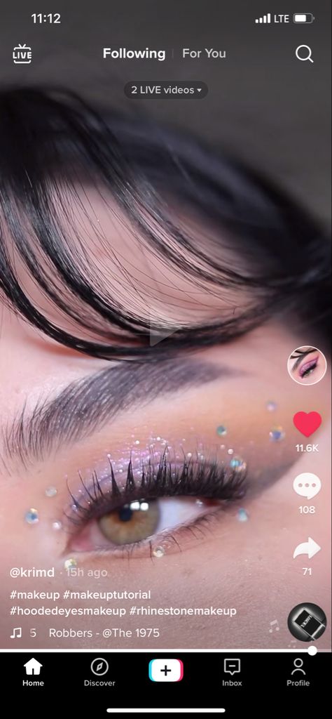 Makeup Ideas Rine Stones, Righnstone Eye Makeup, Silver Makeup Looks For Prom Hooded Eyes, 2023 Festival Makeup, Glitter Hooded Eye Makeup, Hooded Eye Prom Makeup, Glittery Makeup Looks Prom, Festival Makeup Hooded Eyes, Rhinestone Makeup Hooded Eyes