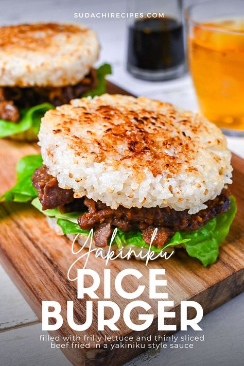 Japanese rice burger with easy yakiniku style beef filling served on a wooden chopping board Rice Burger Recipe, Yakiniku Sauce, Asian Fast Food, Classic Hamburger, Rice Sandwich, Rice Burger, Sushi Burger, Hot Dog Recipes, Vegan Burgers