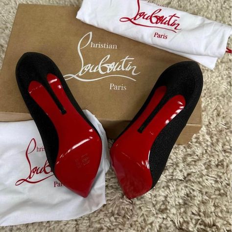 Never Worn !! So Kate 120 Size 7 All Yours Red Dress With Louboutins, Red Black And White Wedding Reception, Christen Louboutin Heels, Loubitons Heels Aesthetic, Black Heels With Red Bottoms, Red Bottom Heels Aesthetic, Loubuitton Shoes, Loubitons Heels, Christian Louboutin Aesthetic