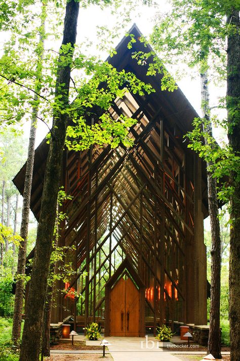 Anthony Chapel at Garvan Woodland Gardens in Hot Springs, AR by Maurice Jennings and David McKee Anthony Chapel, Thorncrown Chapel, Chapel In The Woods, Glass Chapel, New Architecture, Eureka Springs, Woodland Garden, Place Of Worship, Amazing Architecture