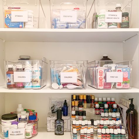 Organizing First Aide, First Aid And Medicine Organization, First Aid Organizer, Medicine Shelf Organization, Medicine And First Aid Organization, First Aid Kit Organization Ideas, Home First Aid Kit Organization, Band Aid Organization, First Aid Organization Storage