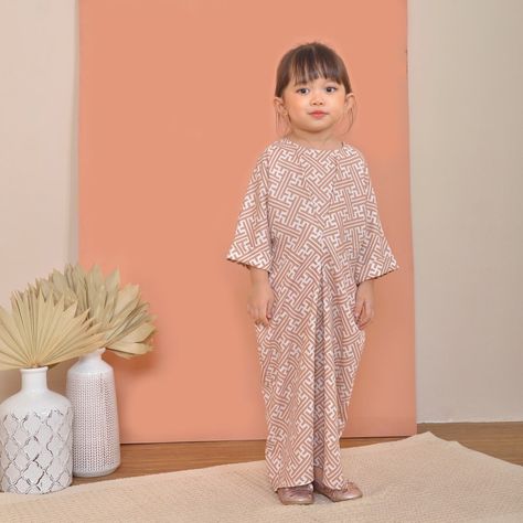 Style N Fashion on Instagram: “#NikitaLongKaftans are available for kids too 🥰 We have 4 colours to choose for kids & adults. Grab it now via website www.maroonred.com or…” Lawn Suit, Suit Design, Lawn Suits, Easy Craft, Suit Designs, Easy Crafts, Lawn, Kids Fashion, For Kids