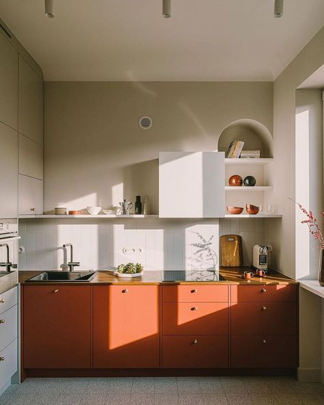 Interior • Instagram Bauhaus Kitchen, High End Kitchen Design, Kitchen 2025, Red Kitchen Cabinets, Melamine Cabinets, Red Cabinets, Mcm Kitchen, Contemporary Kitchen Cabinets, Contemporary Apartment