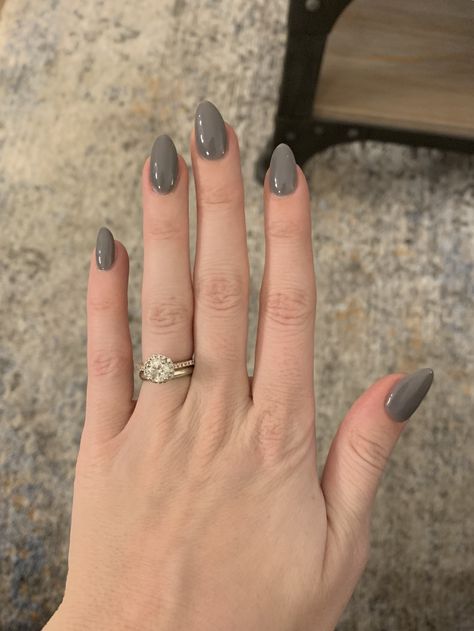 Short Round Grey Nails, Deep Grey Nails, Gray Dip Nail Ideas, Short Almond Acrylic Nails Gray, Grey Oval Acrylic Nails, Grey Short Almond Nails, Dark Gray Dip Nails, Prom Dip Nails, Gray Oval Nails