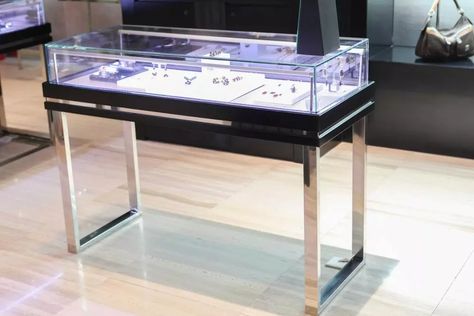 custom table top jewellery display cabinets Watch Showcase, Jewellery Showcase, Jewelry Table Display, Custom Table Top, Diy Table Top, Display Counter, Jewellery Shop Design, Glass Showcase, Display Showcase