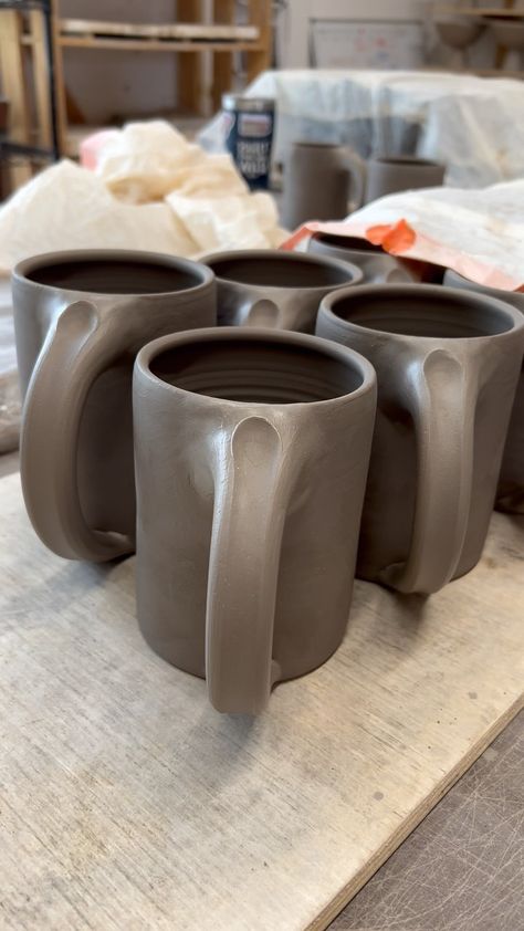 Ceramics Handles Ideas, Handles Ceramic Mugs, Cup Handles Pottery, Making Mug Handles Pottery, Mug Handles Pottery How To, Pulled Handles Pottery, Clay Handles For Mugs, Fun Mug Handles, Ceramic Mug Handles Ideas