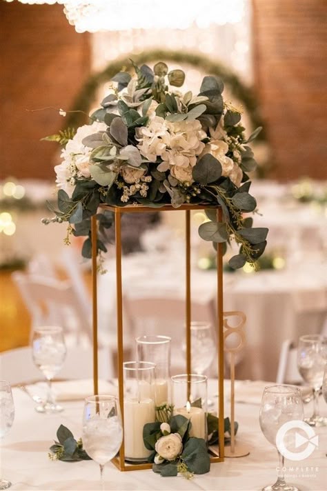 Gold Metal Stands Wedding, Gold High Centerpiece Wedding, June Wedding Centerpieces Reception Ideas, Wedding Table Decorations Green And Gold, Gold Tall Centerpieces Wedding, Wedding Gold Centerpieces, Tall Table Decorations Wedding, Tall Wedding Table Centerpieces, Gold Wedding Centerpieces Elegant