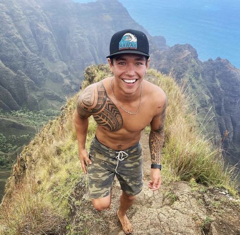 Jonny Benitez, Youtubers, Hawaii, Stars