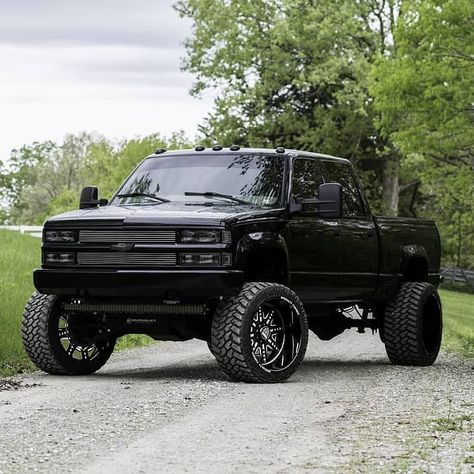 Badass OBS GM Aggressivethread.com @calebharmon222 ▶️Tag a buddy, like and follow↙️ @leveltz15️ @aggressive_thread @northerntrucking… Obs Chevy Lifted, Obs Suburban, Chevy Obs, Chevy Suv, Obs Chevy, Obs Truck, Country Trucks, Chevy Diesel Trucks, Chevy Trucks Silverado