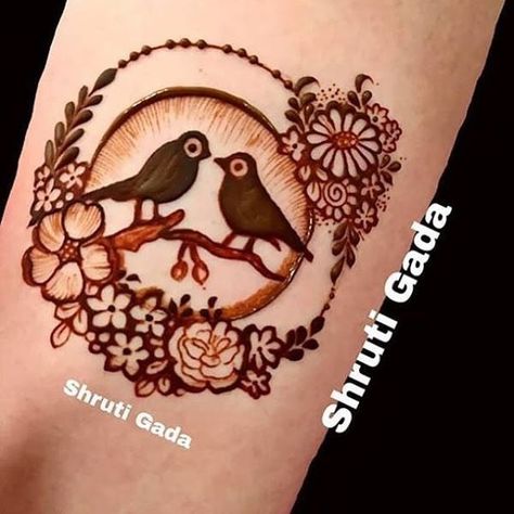 Figar Mehndi, Henna Black, Henna Tattoo Design, Easy Mehndi Designs, डिजाइनर कपड़े, Red Henna, Simple Mehndi Design, Mehndi Designs 2018, Henna Tattoo Hand