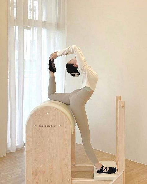 Poses Pilates Foto, Pilates Poses, Pilates Workout Routine, Pink Pilates Princess, Studio Pilates, Pilates Body, Pink Pilates, Pilates Princess, Workout Days