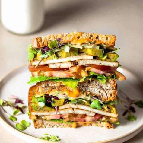 Amazing and Easy Tofu Sandwich Recipe Tofu Sandwich Recipes, Sandwich Wrap Ideas, Easy Tofu, Cooking Goals, Burger Bread, Tofu Sandwich, Macro Diet, Vegan Tzatziki, Seitan Recipes