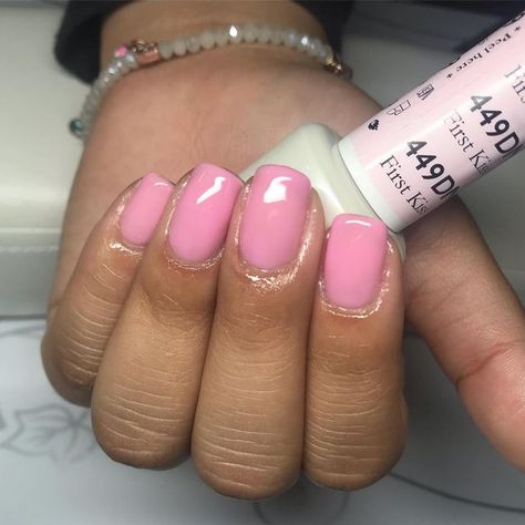 Dnd First Kiss Gel Polish, Dnd 449 First Kiss, Dnd First Kiss, Short Pink Dip Nails, Light Pink Dnd Gel Polish, Dnd Clear Pink Gel Nails, Dnd Pink Nails, Dnd Gel Polish Colors Spring 2024, Dnd Pink Gel Polish Colors