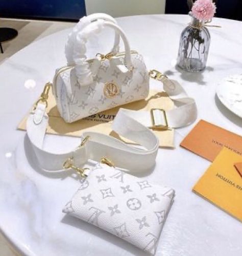 Tas Lv, Sac Louis Vuitton, Bags Cute, Latest Fashion Trends For Women, Bags Ideas, Best Designer Bags, Latest Bags, Replica Designer Handbags, Chanel Purse