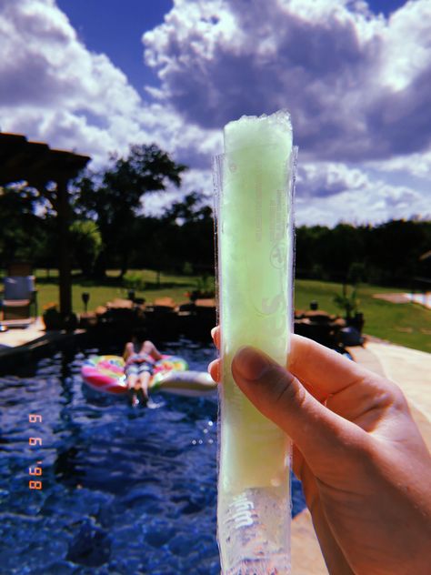 HUJI photo; summer popsicle Popsicle Astetic, Freeze Pops, Photo Summer, Pop Photos, Popsicles, Summer Camp, Glass Of Milk, Quick Saves