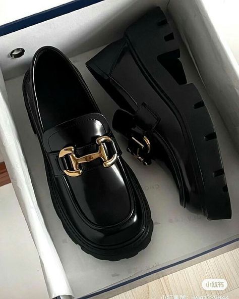 Loafers Aesthetic, Korean Shoes, Shoes Fall, Pretty Shoes Sneakers, Fashion Shoes Heels, Cute Shoes Heels, Shoes Heels Classy, Shoes Outfit Fashion, Classy Shoes