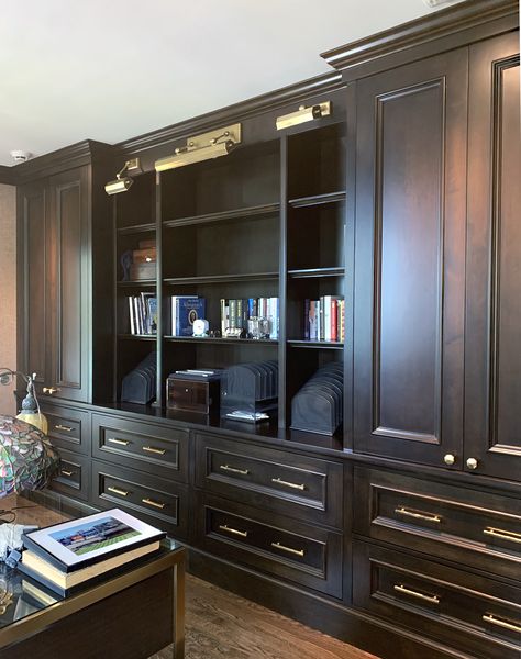 Beautiful dark stained cabinetry in Winnetka home office remodel includes built-in display shelves created by Benvenuti and Stein design build. #customofffice #homeoffice #darkcabinetry #elegantcabinetry #officebuiltins #goldaccents #designbuild Parisian Office, Home Office Remodel, Stained Wood Cabinets, Office Decoration Ideas, Home Office Dark, Office Layouts, Modern Office Interior, Built In China Cabinet, Office Shelves