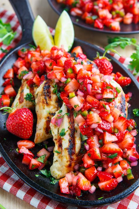 Strawberry Salsa Recipe, Lime Grilled Chicken, Recipes Instapot, Closet Cooking, Strawberry Salsa, Summer Grilling Recipes, Salsa Recipe, Cilantro Lime, Poultry Recipes