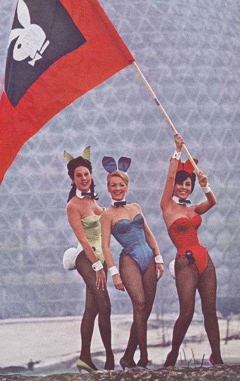 Montreal Bunnies flying the flag for Playboy outside the Montreal Expo '67 Conference Center.  Montreal Playboy Club, April 1967 to June 1968. Expo 67 Montreal, Playboy Bunny Costume, Expo 67, Halloween Parejas, Looks Country, Bunny Suit, Bunny Costume, Vintage Bunny, Halloween Vintage