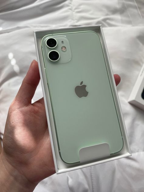 Iphone 12 Mint Green, Iphone 12 Green Aesthetic, Iphone 12 Colors, Iphone 12 Mini Aesthetic, Iphone 12 Green, Manifesting Iphone, Iphone 12 Aesthetic, Iphone 11 Green, Iphone 11 Aesthetic