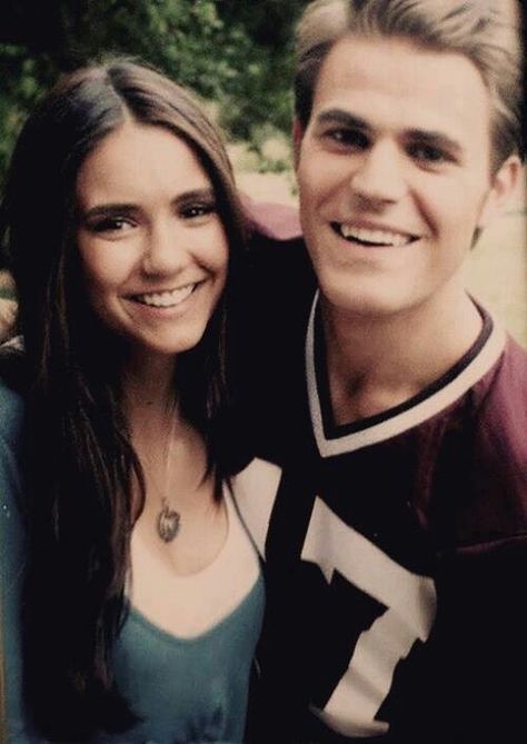 This is the photo in the photo frame Stefan and Elena have on #VampireDiaries Vampire Diaries Poster, Vampier Diaries, The Vampire Diaries 3, Vampire Diaries Stefan, Vampire Diaries Wallpaper, Bonnie Bennett, Vampire Diaries Cast, Original Vampire, Katherine Pierce