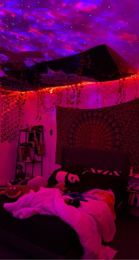 Room Ideas Aesthetic Led Lights Tapestry, Led Lights Bedroom Aesthetic Tapestry, Room Design With Tapestry, Purple And Red Room Decor, Room Ideas Trippy Aesthetic, Purple And Red Bedroom Aesthetic, Red Purple Room, Room Ideas For Stoners, Trippy Room Decor Ideas