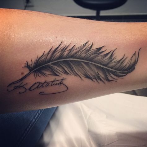 My newest Tattoo, so in love with it. Atatürk signature and feather Feather Tattoos With Names, Turkey Feather Tattoo For Women, Feather Tattoo With Name, Bear Paw Tattoos, Charm Bracelet Tattoo, Paw Tattoos, Fingerprint Tattoos, Memorial Tattoo Quotes, Bracelet Tattoo