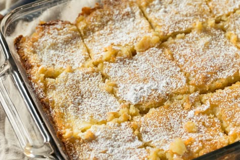 Original St. Louis Gooey Butter Cake Made Easy St Louis Gooey Butter Cake, Gooey Cake, Casserole Side Dishes, Gooey Butter, Fresh Strawberry Pie, Apple Pie Bars, Chicken Breakfast, Gooey Butter Cake, Hungry Girl