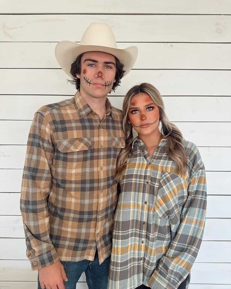 Couples Homemade Costumes, At Home Couple Halloween Costumes, Western Couple Costume Ideas, At Home Halloween Costumes For Couples, Unpopular Couple Costumes, Couples Costumes Homemade, Cute Easy Costumes Last Minute, Easy Last Min Couple Costumes, Couple Halloween Costumes Adult