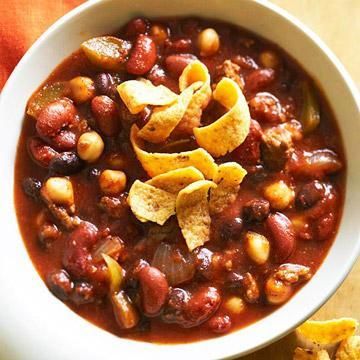 Three-Bean Beauty Chili, with black, kidney and garbanzo beans. More comfort foods: http://www.midwestliving.com/food/comfort/readers-choice-fall-comfort-foods/ Three Bean Chili, Best Chili Recipe, Sweet Pepper, Fall Comfort Food, Bay Leaf, Garbanzo Beans, Oven Cooking, Chili Recipe, Kidney Beans