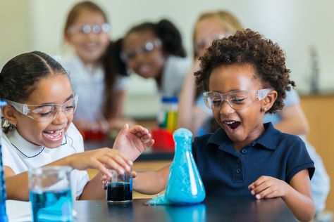 If your child loves science, technology, engineering and math, here are our top picks for birthday parties that are sure to impress! Kindergarten Science Experiments, Experiments Kids, Kid Experiments, Education Activities, Funny Science Jokes, Cool Science Experiments, Kindergarten Science, Science Curriculum, Science Jokes